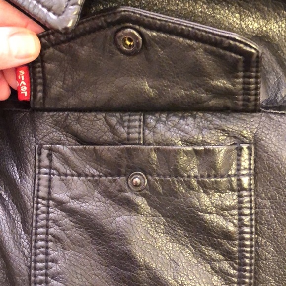 Levi’s black faux hooded Sherpa trucker jacket.  Size L - Picture 4 of 10